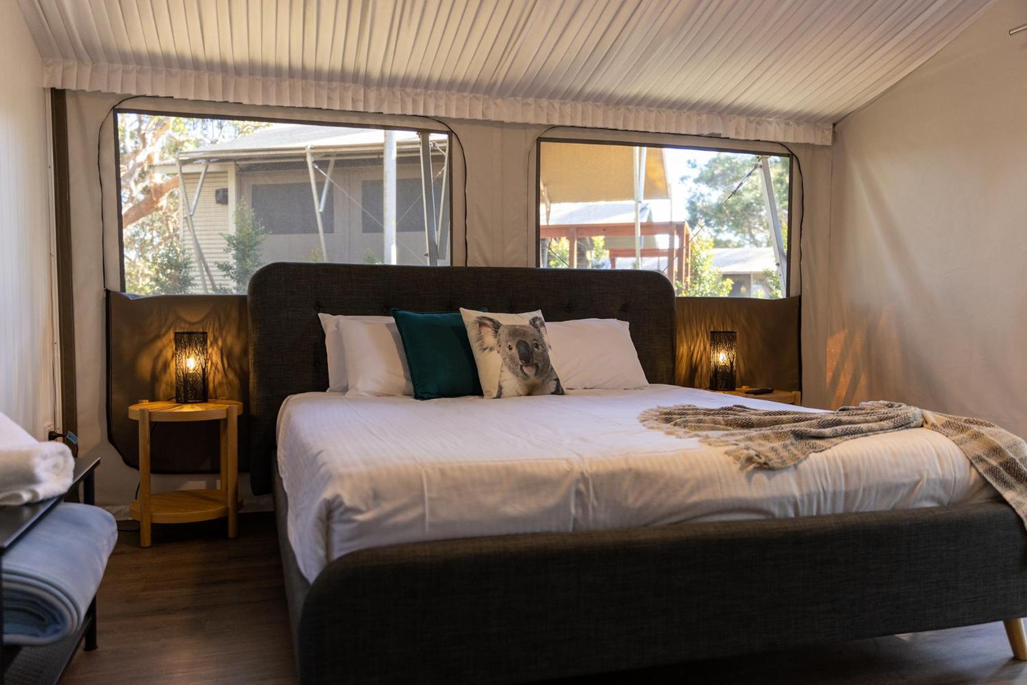 Port Stephens Koala Sanctuary 4* One Mile